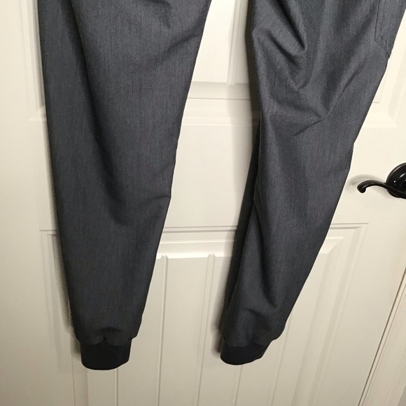 Figs Zamora Jogger Scrub Pants in Graphite Gray. - Picture 7 of 10